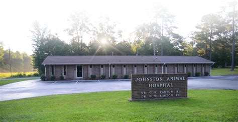 Johnston animal hospital - A family-run veterinary hospital that offers wellness and sick care, dentistry, surgery, vaccinations, boarding and dietary products. Dr. Ward and Dr. Potter are Fear Free …